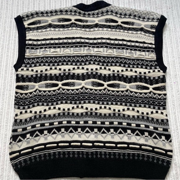 Vintage 3D Textured Knit Sweater Vest - Picture 3 of 8